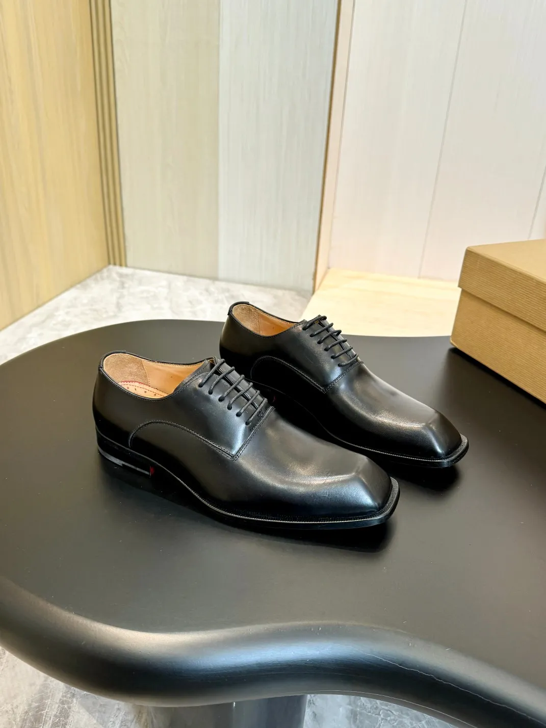 [CL red sole shoes] Top P: 1020💰 Size 39-44 (⚠️38.45.46.47 custom-made, non-returnable and non-exchangeable) 🆑High-end men's business formal leather shoes, original authentic top quality goods ••✅💯 Top original order purchasing agent! Original imported patterned cowhide ➕Imported cowhide lining ➕Cowhide feet ➕Original leather outsole~🉑️Feel free to compare the authentic ones!